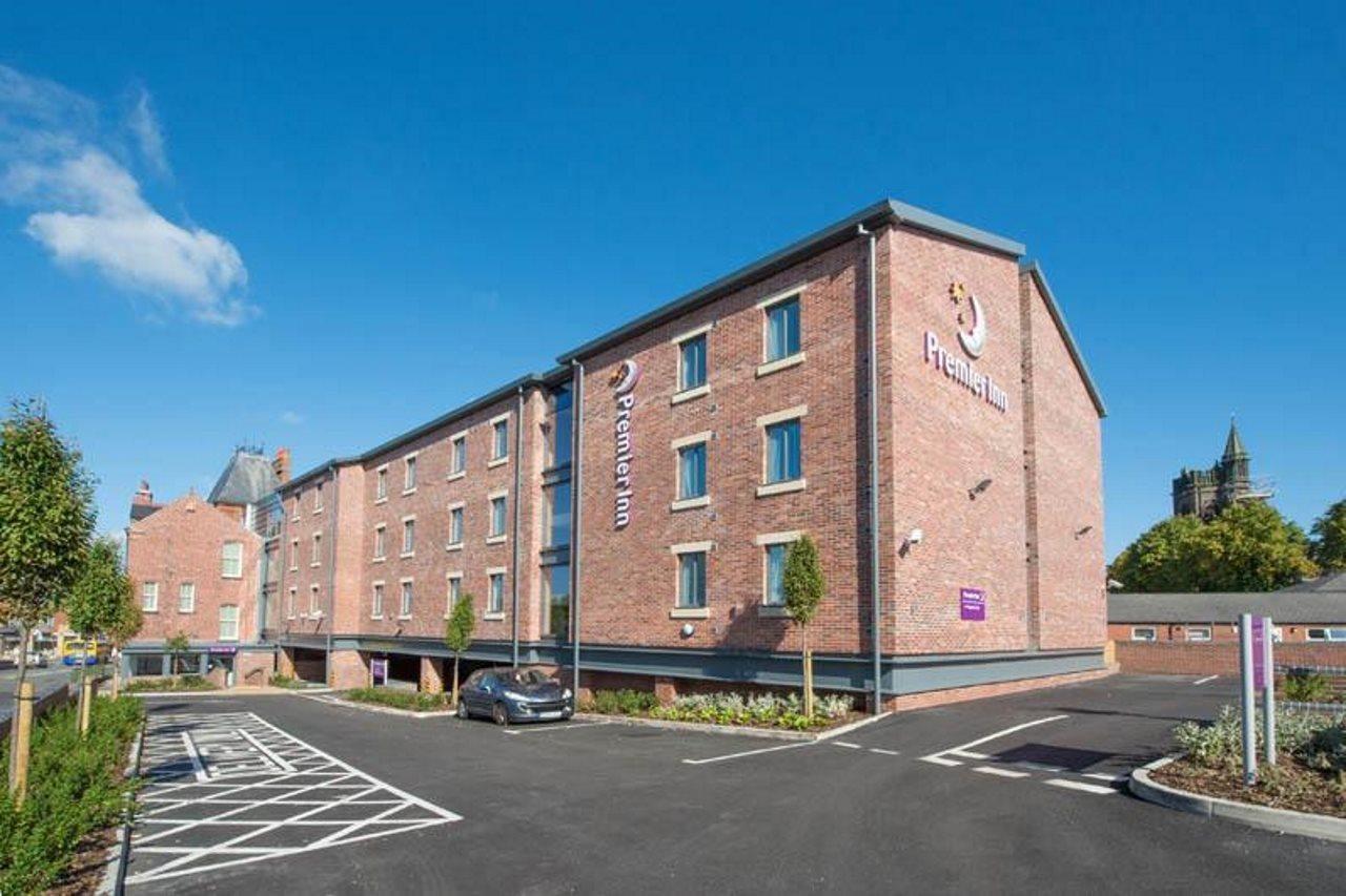 Premier Inn Leek Town Centre Esterno foto