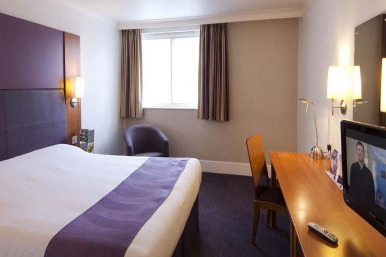 Premier Inn Leek Town Centre Esterno foto