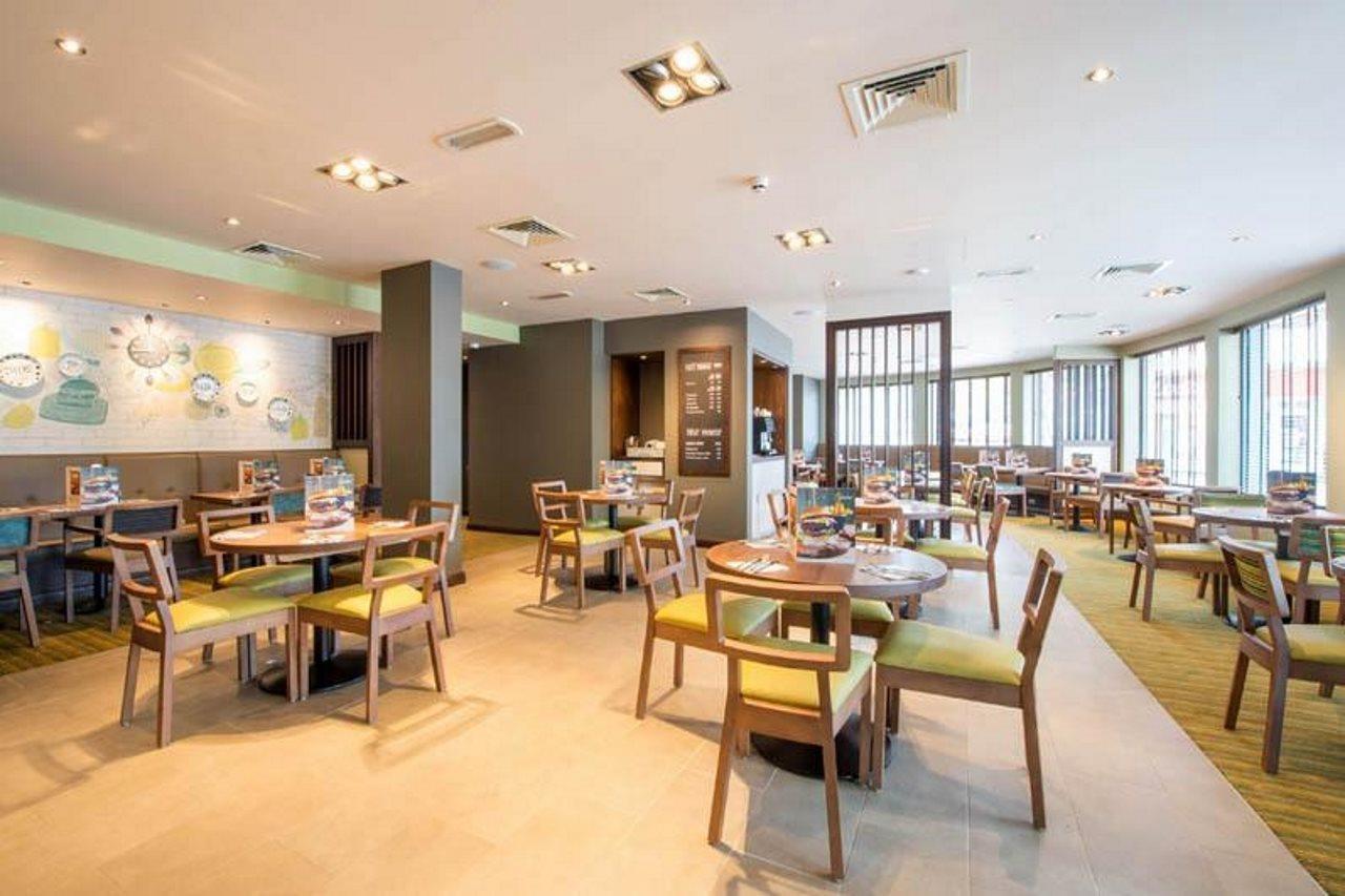 Premier Inn Leek Town Centre Esterno foto