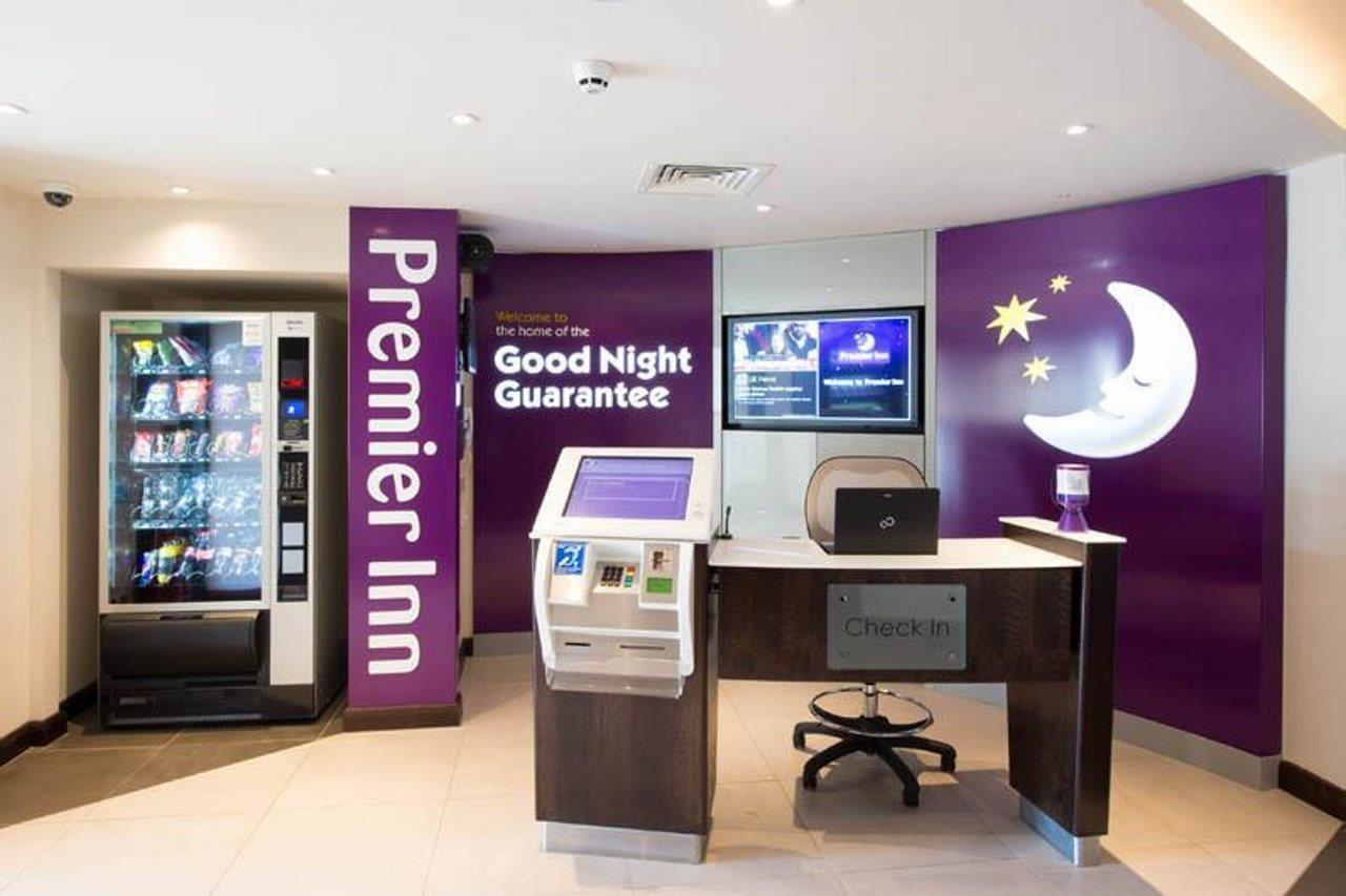 Premier Inn Leek Town Centre Esterno foto
