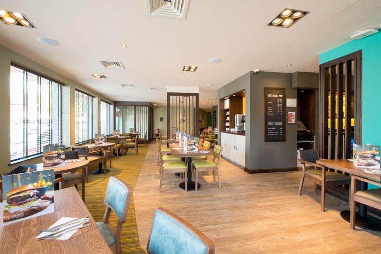 Premier Inn Leek Town Centre Esterno foto